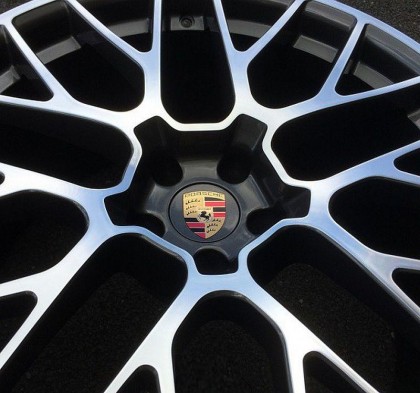 Macan Wheel Cap Black with Gold Crest 2013-On (65mm ) Fits Porsche Macan Only